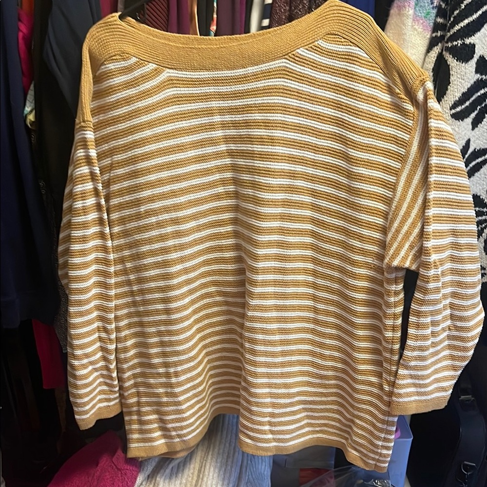 Croft & Barrow Gold and Cream Crew Neck Sweater with Relaxed Fit